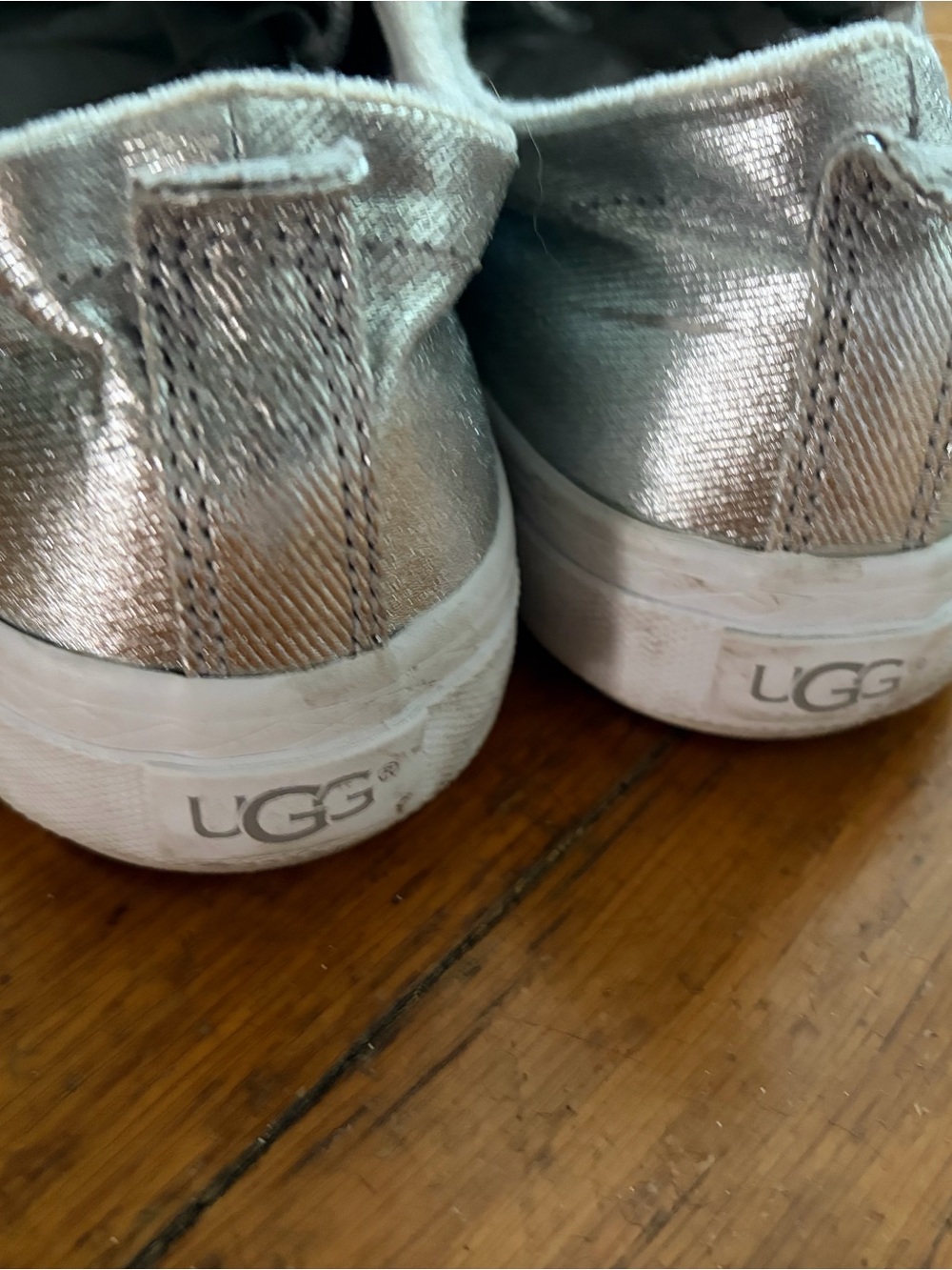 UGG womens Silver Metallic Lace-Up Sneakers 9.5 cute- good shape. Summer jackpot - Picture 12 of 14